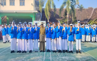 Apresiasi Prestasi Siswa SMP Negeri 1 Panjatan dalam Upacara Bendera